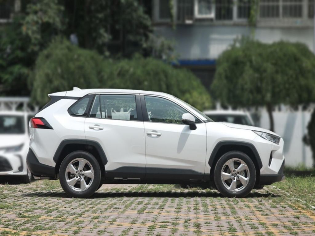 RAV4 荣放2021款 2.0L CVT两驱风尚PLUS版