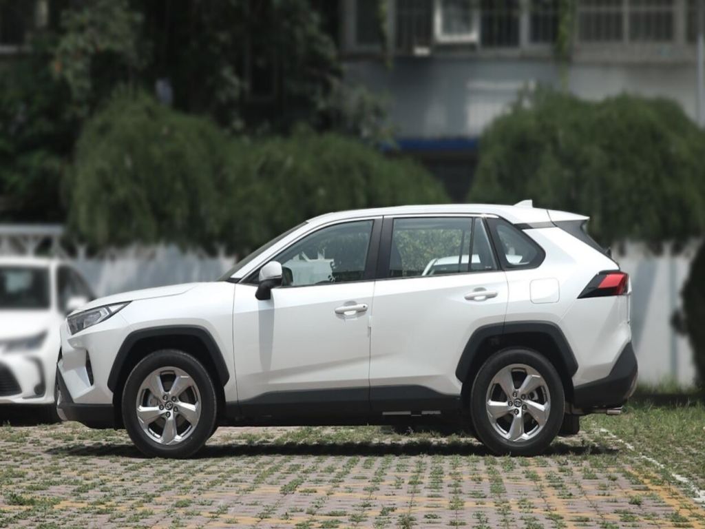 RAV4 荣放2021款 2.0L CVT两驱风尚PLUS版