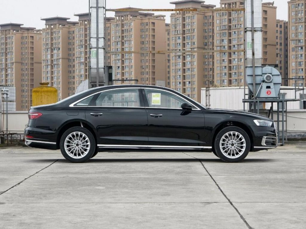 奥迪A8L2022款 50 TFSI quattro 舒适型 典藏版